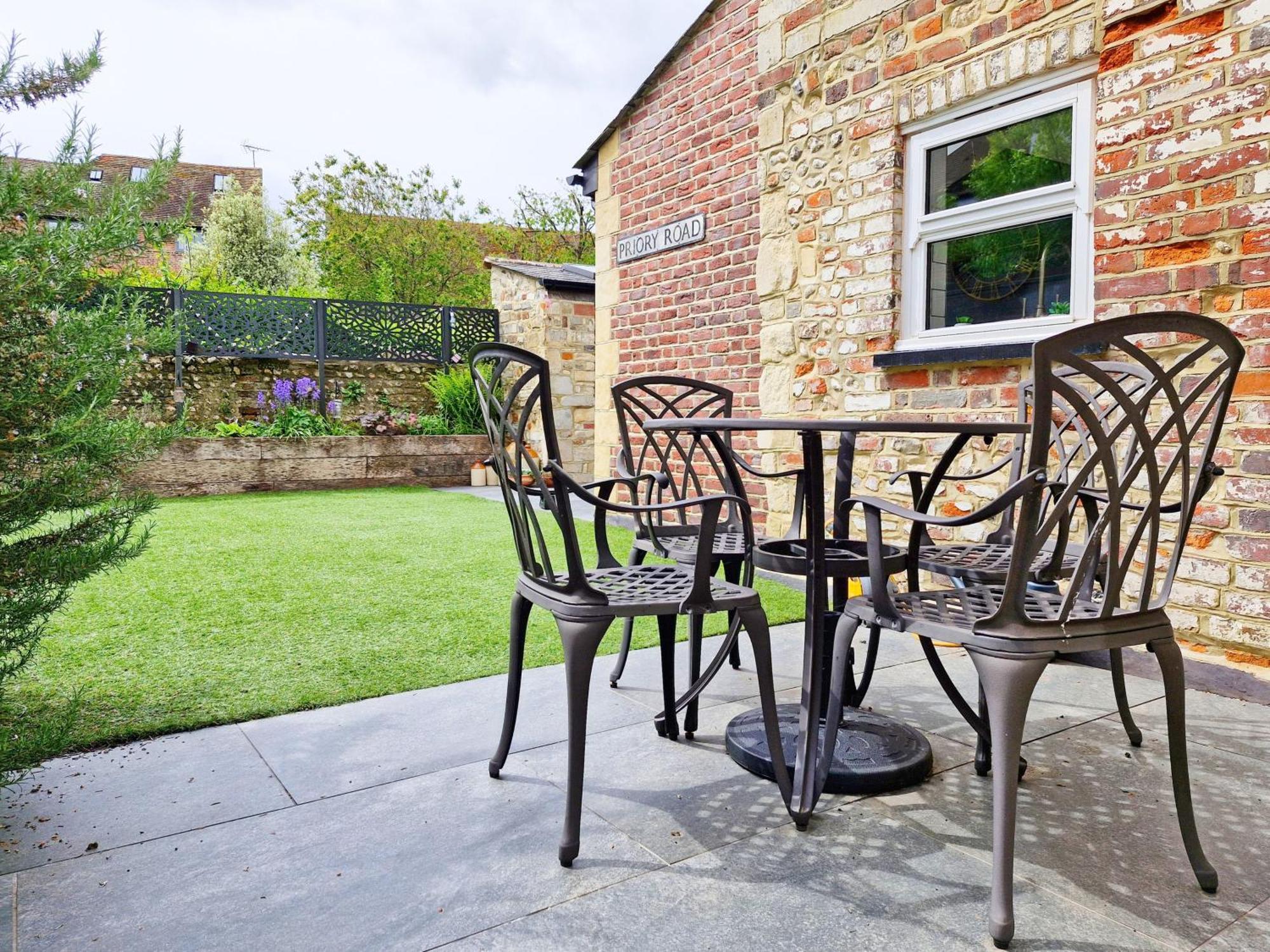 Four Priory Road, Chichester Bagian luar foto
