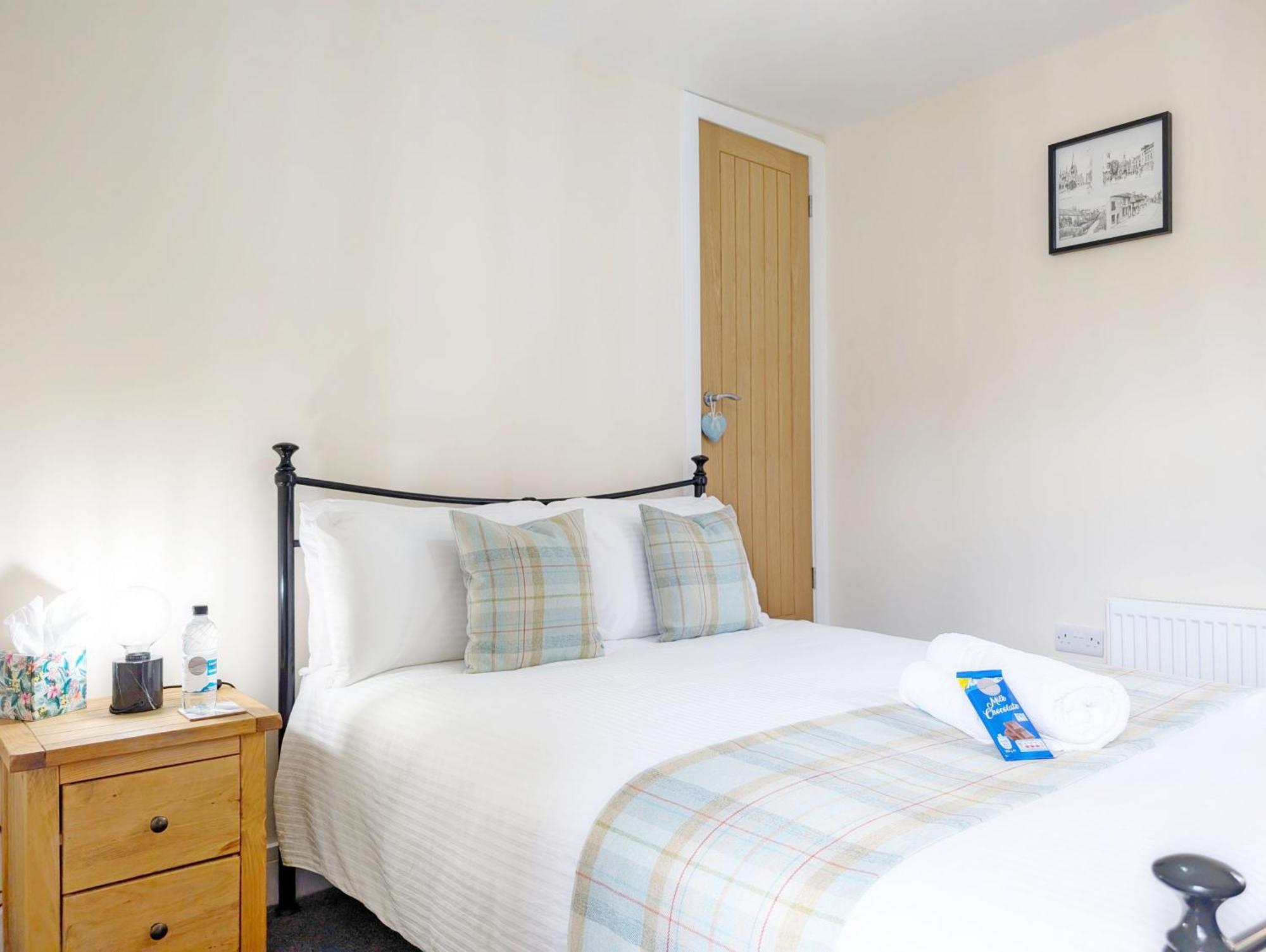 Four Priory Road, Chichester Bagian luar foto