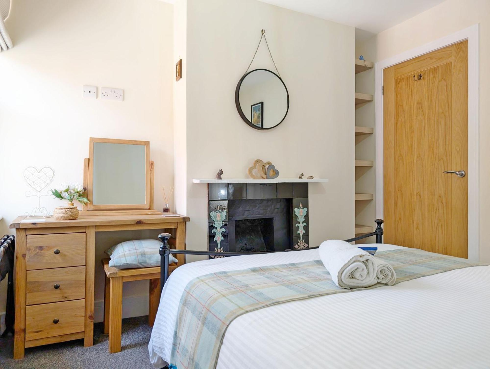 Four Priory Road, Chichester Bagian luar foto