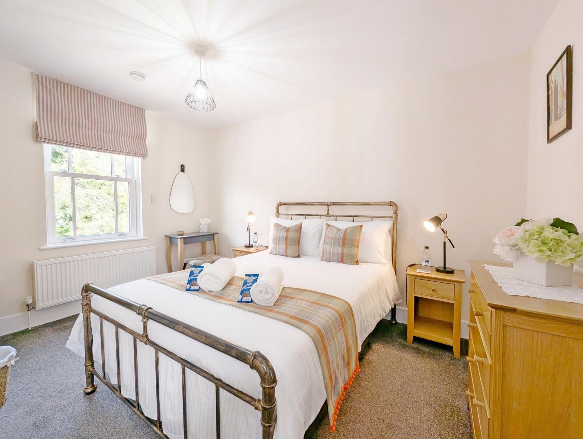 Four Priory Road, Chichester Bagian luar foto