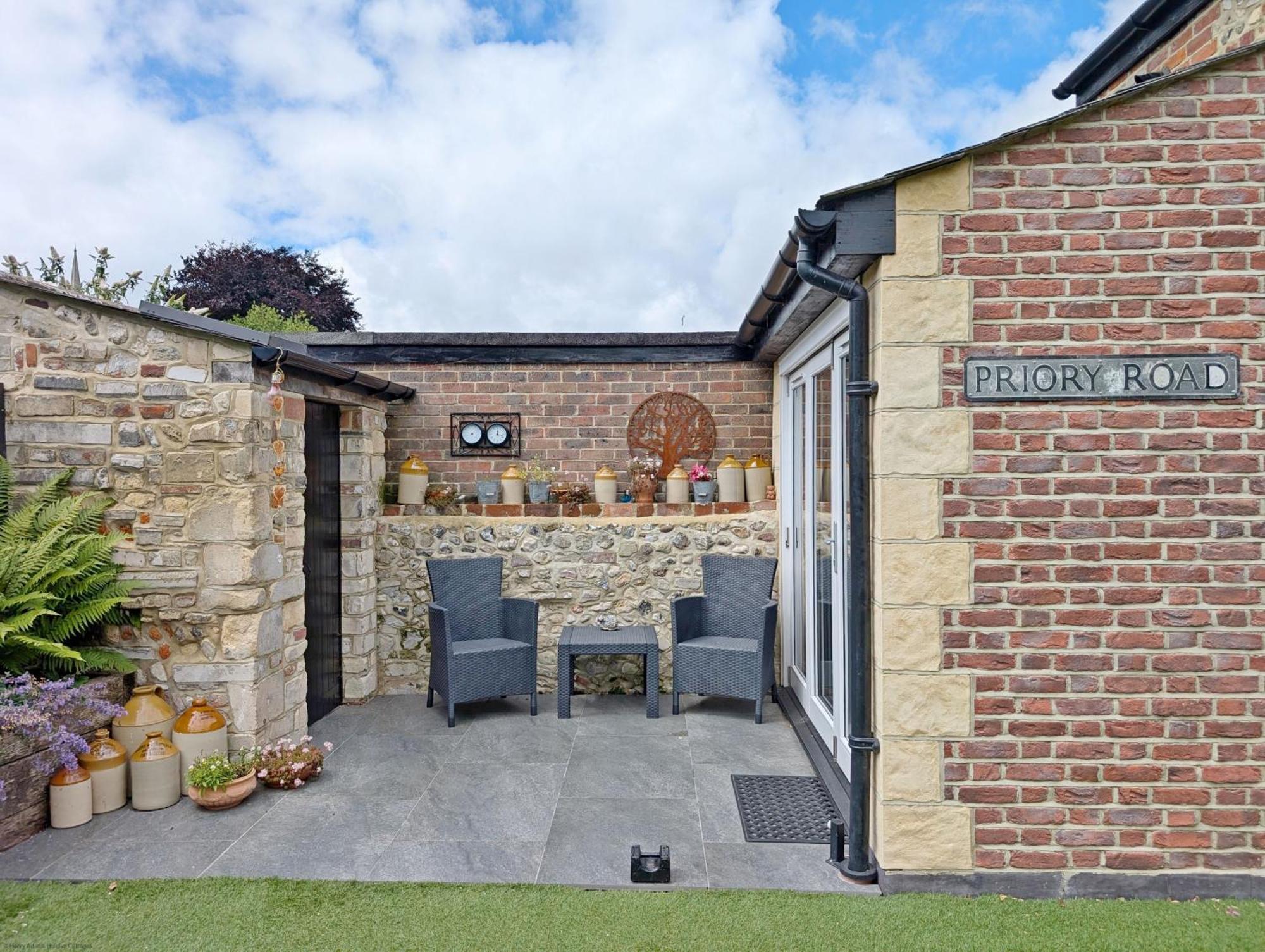 Four Priory Road, Chichester Bagian luar foto
